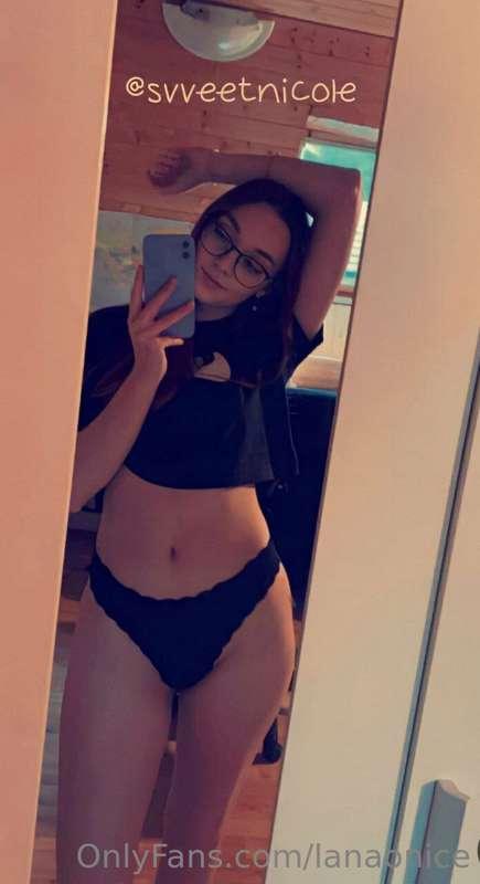 Do I look cute?
 🎀 @svveetnicole 🎀
Truth is.. I really want ..