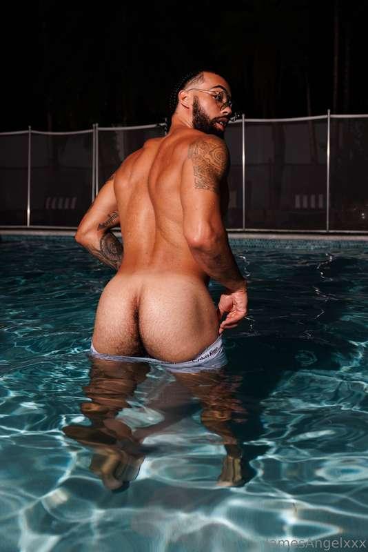 So... would you join me in the pool? 🍆💦💦