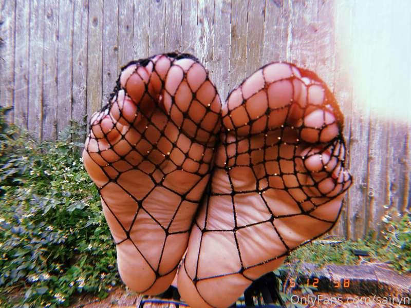 🖤✨ Flashback Fishnet Friday 💖👣