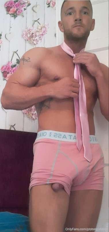 Come and unwrap this 35 year old scouse fitness fanatic 💪 st..