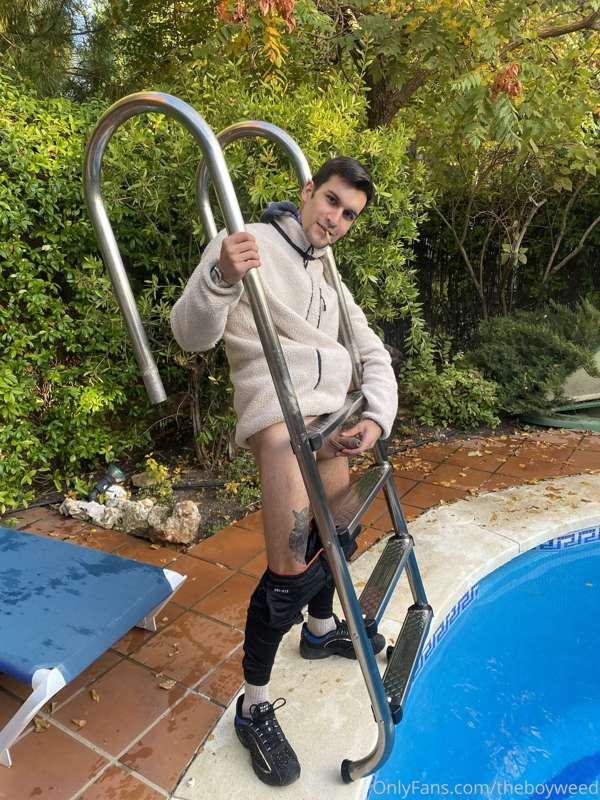 helping a friend to close his pool