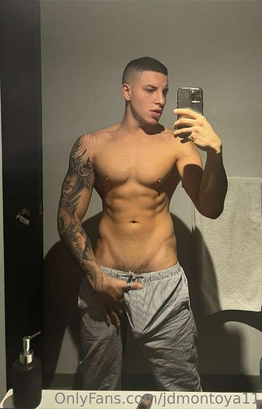 Quien quiere hacer una pijamada en mi casa ?  🥵🔥