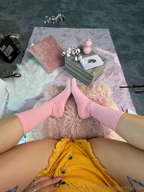 Take off my cute and fluffy socks 