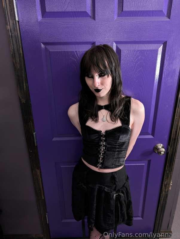 Please come fuck me in this outfit 😇