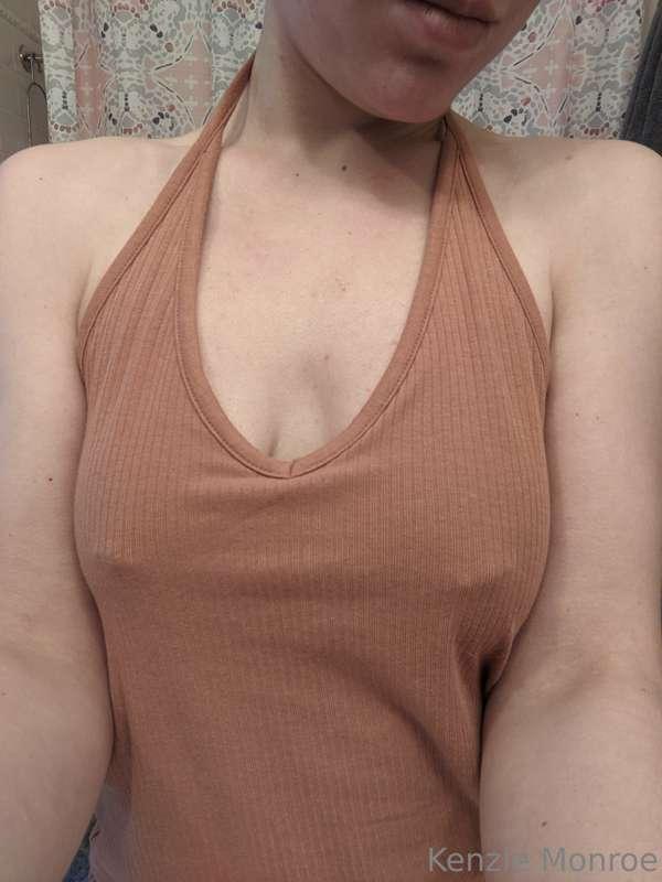 Life is better without a bra 😍