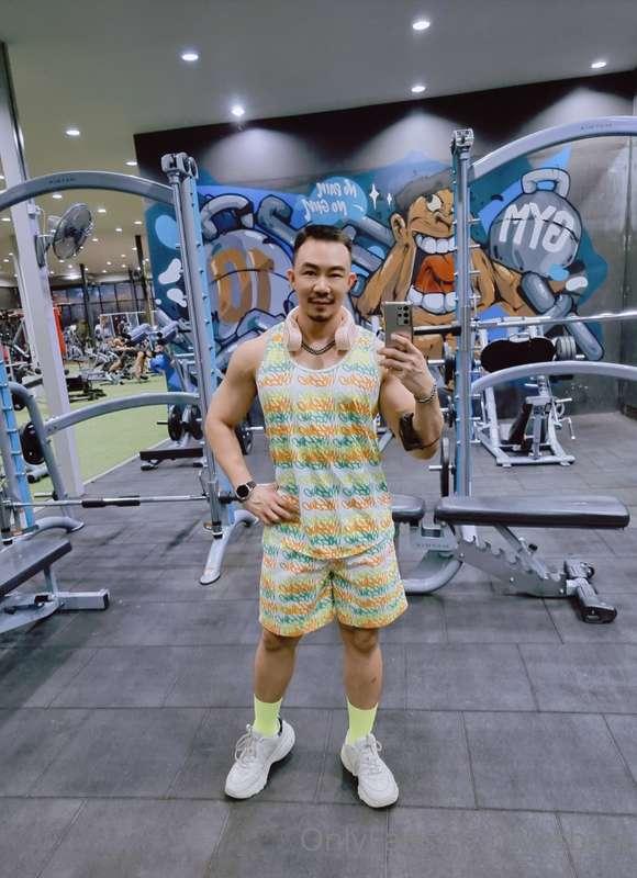 Go greennnn !! Yayyy g morning wednesday !! 🐻🌞💚💚💚💚