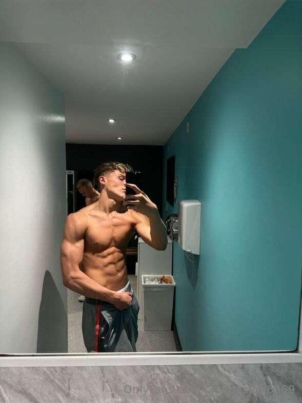 just got my gym pump 💪🏼 and thinking of pumping my cock next..