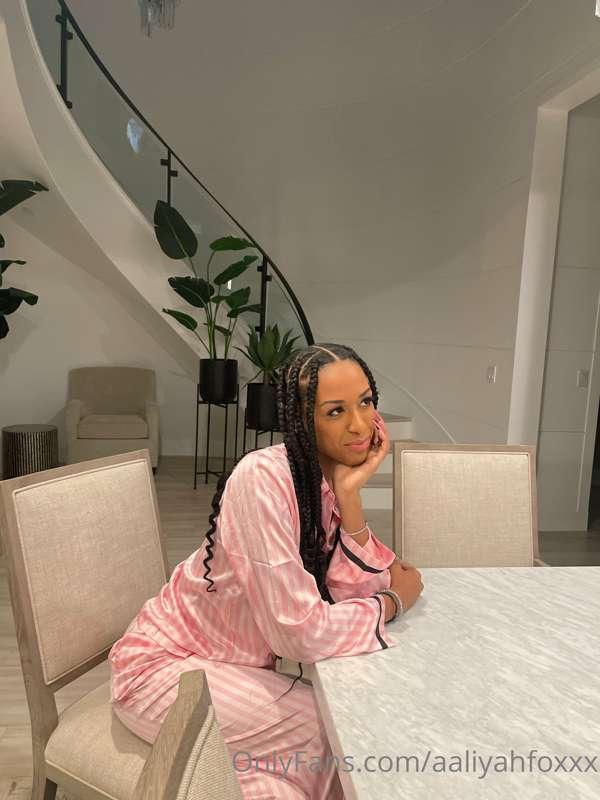 Imagine me looking at you like this👀💕