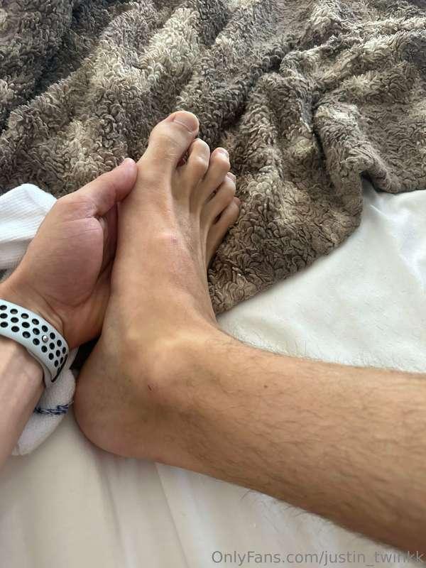 👣
