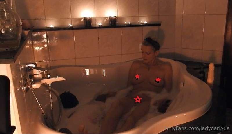 Romantic bath. But I can't do without my rubber cock 😊💕