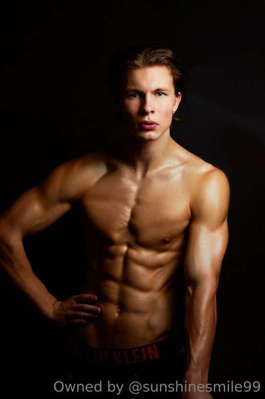 This British XXX model is pushing his limits 😍 

See the FUL..