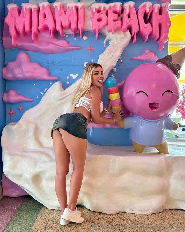 i'm craving some cream today 🥵