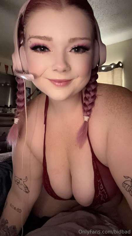 This the kinda shit I be sending my man while we both work. ..