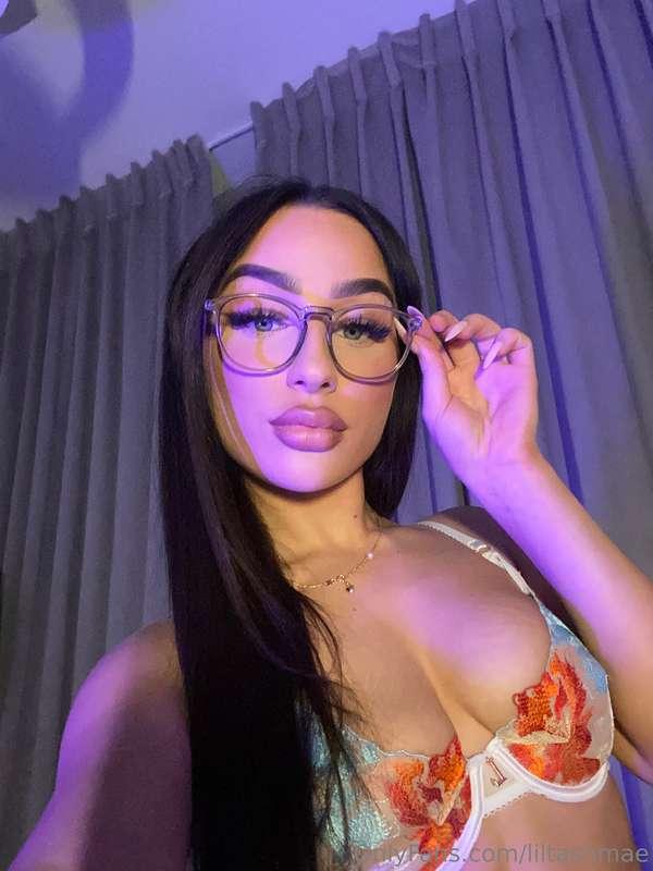 Do I make ur cock throb??😈🍆🍑🙋‍♀️