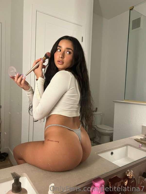 yes thats how i be in the bathroom when im putting on make u..