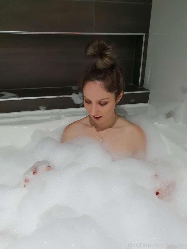 Who wants to join me in the spa? 💦