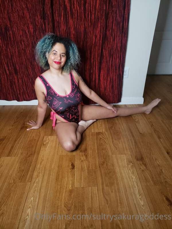 Do you like my swimsuit?😘