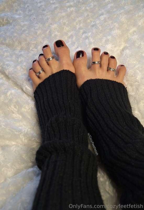 Just a quick shot for Tuesday, do you like my feet with or w..