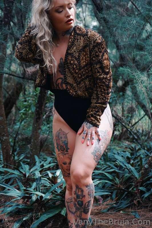 Topless ringleader photo set is in your dms right now
For 24..