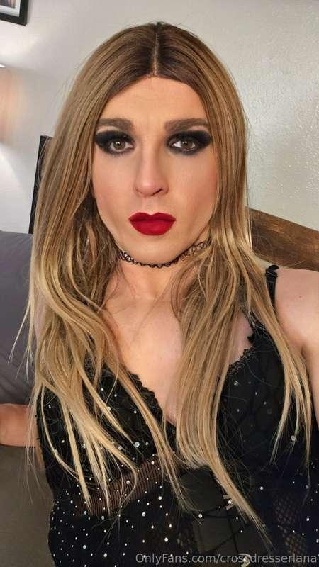 My new smoky look 😍 This month is going to be wild for conte..