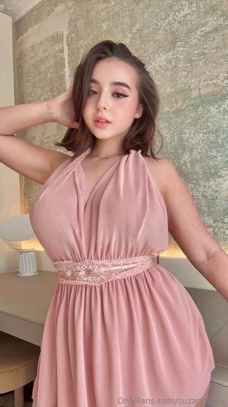 Do you like my pink dress🌸?