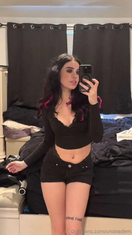 think u can handle my thighs? 😘