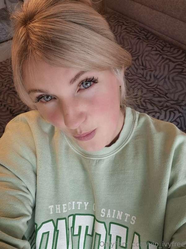 I'm feeling naughty . Dm me 👌💋