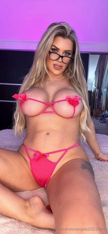 Hot single milf…. Right here 🔥