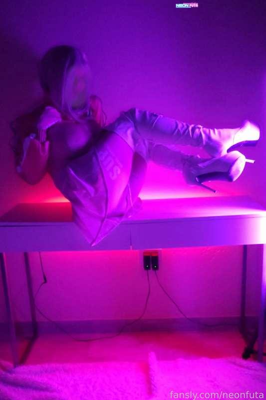 neonfuta image #2