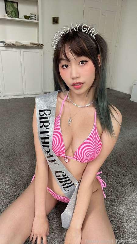 New PPV: Birthday cake! 🎂🥳

It’s my birthday!! I got a cake and rub it all over my ass and titties!! 🍰 I twerk and squeeze my boobs together for you, I make a HUGE mess! 🤭 watch me strip down naked to my birthday suit! 😉🎉

DM for PPV 💕

#video #asian #birthday #spanking #twerking #bday #cake 
