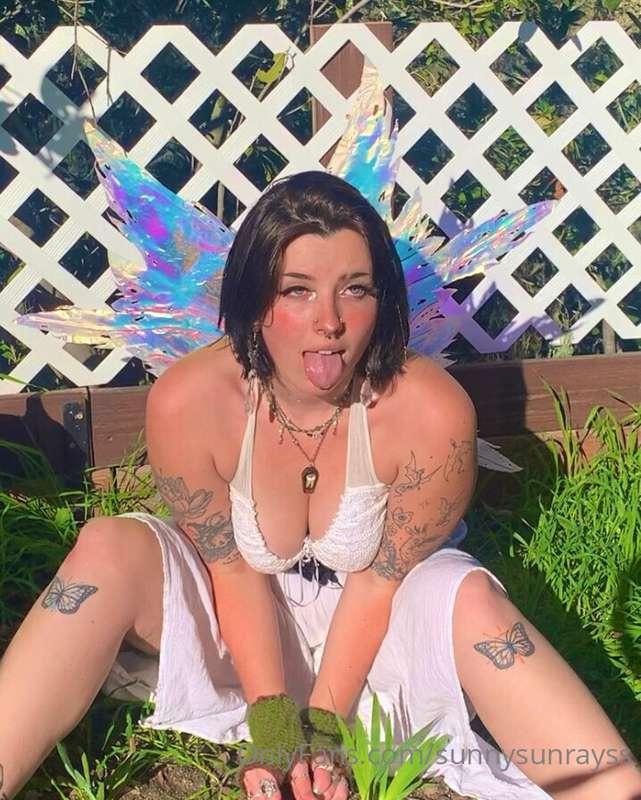 I wanna be fucked in my garden in a pretty dress<3
💖Get me a..