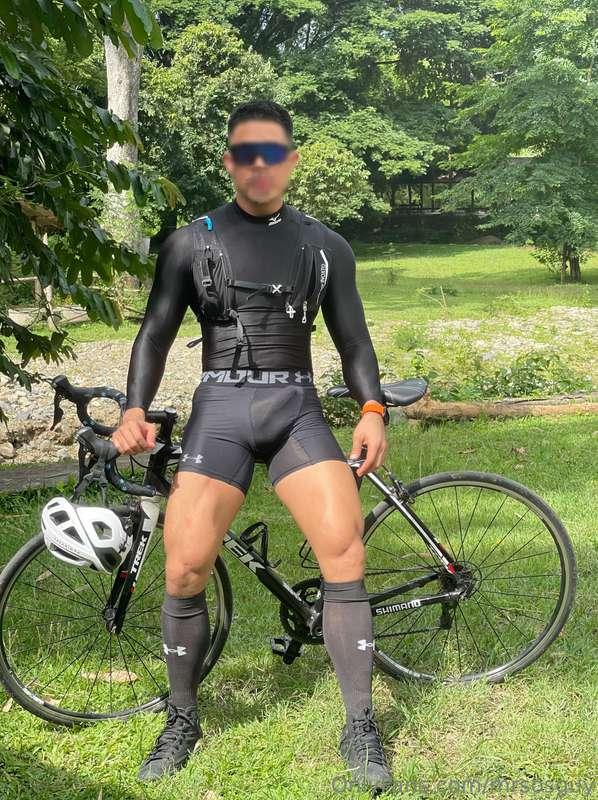 อยากให้ ทำอะไรกับชุดนี้ดีครับ  What would you like me to do ..