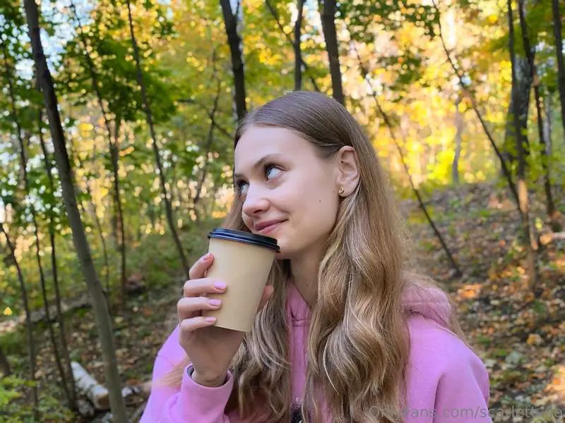 A sip of warmth among the whispers of nature🍂☕🌳