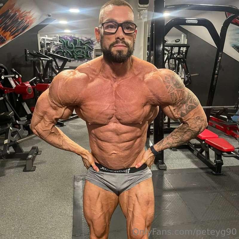 Just your friendly giant posing 