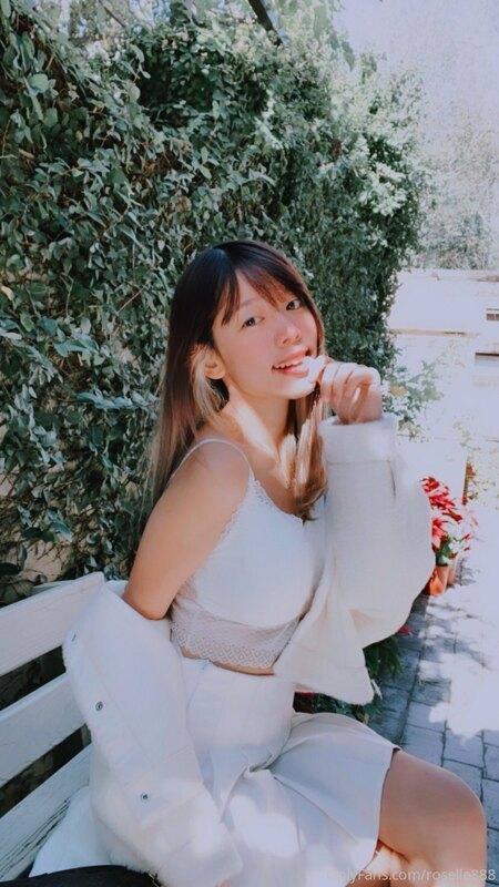 新年快樂！🎉🎊 2021年的我會努力po更性感更精彩的內容給你看喔😉❤️ 2021年我想要你更愛我可以嗎？😆💋 What..
