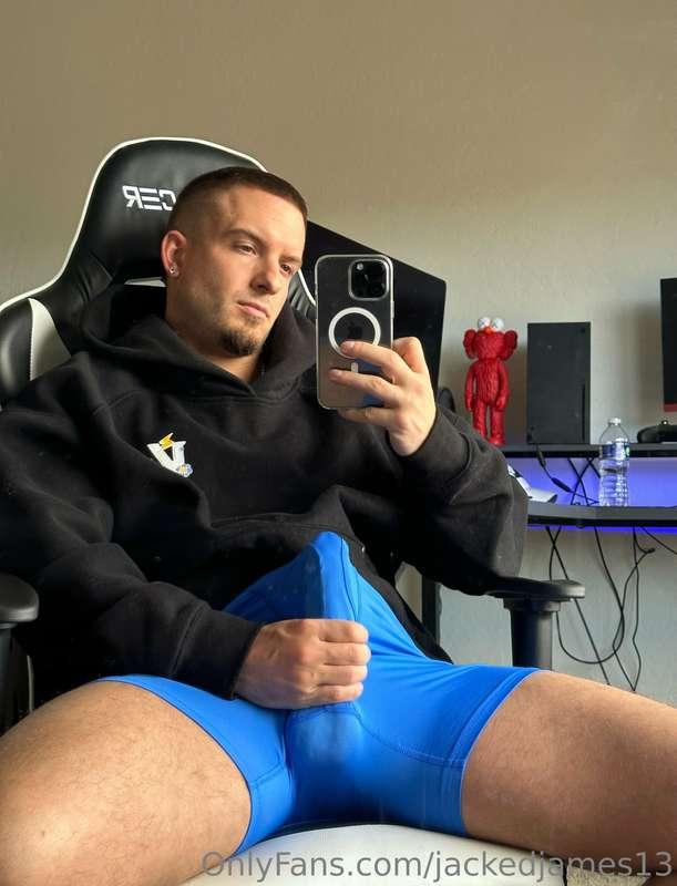 Come take a seat on daddy’s lap?😉