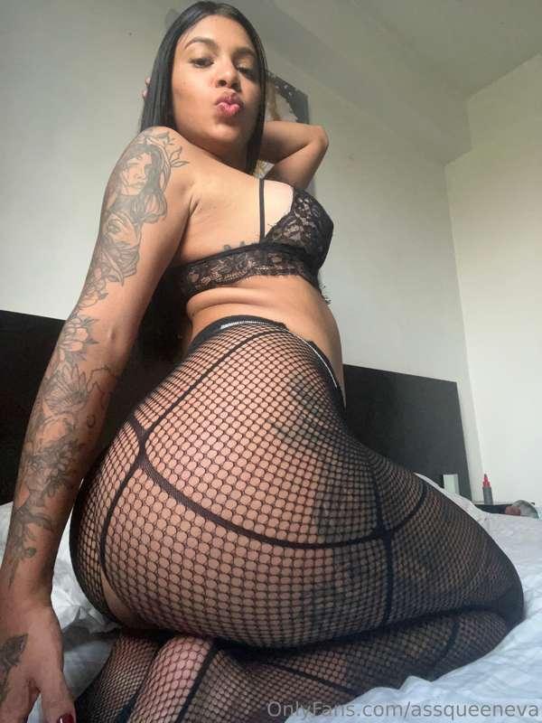 Tell me what you think of fishnets😍