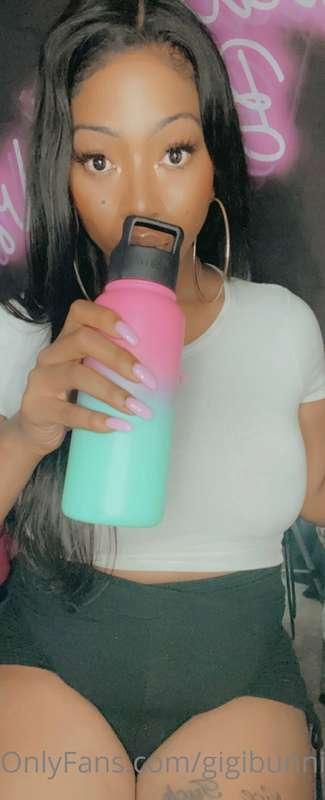 Hydrate 💦 Me 🤤🍆