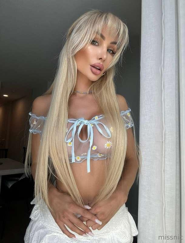 Happy Friday💕 Sent a special gift to your inbox👀🔥