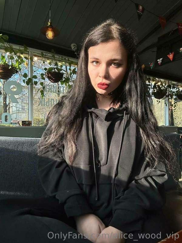 I feel sexy and confident today!😘🖤 Who wants to come and pla..