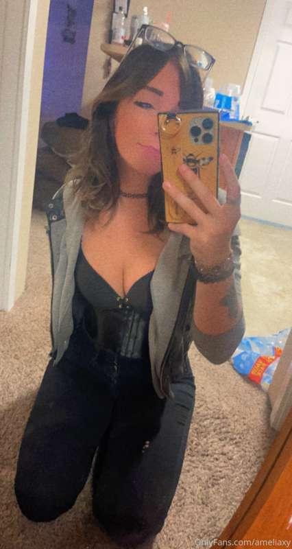Got my corset and new hair curler today,
And I feel sexy as ..