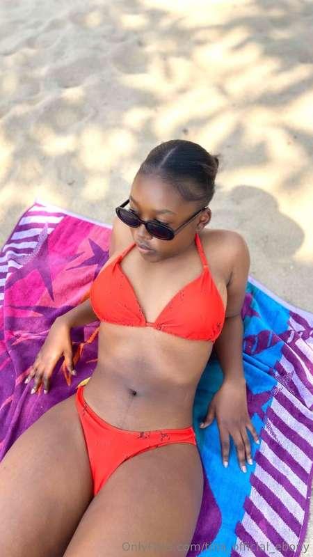 tina_official_ebony main image