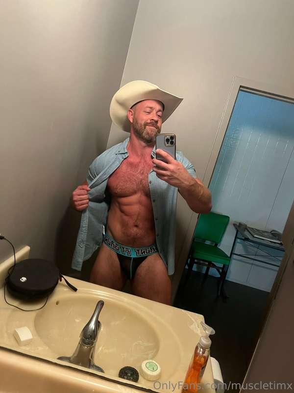 Been a fun shoot with fort troff so far. And a sexy one. Jus..