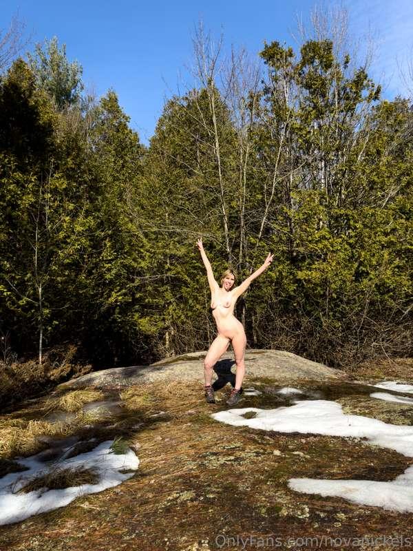 The warm weather is finally here guys and I have so many nau..
