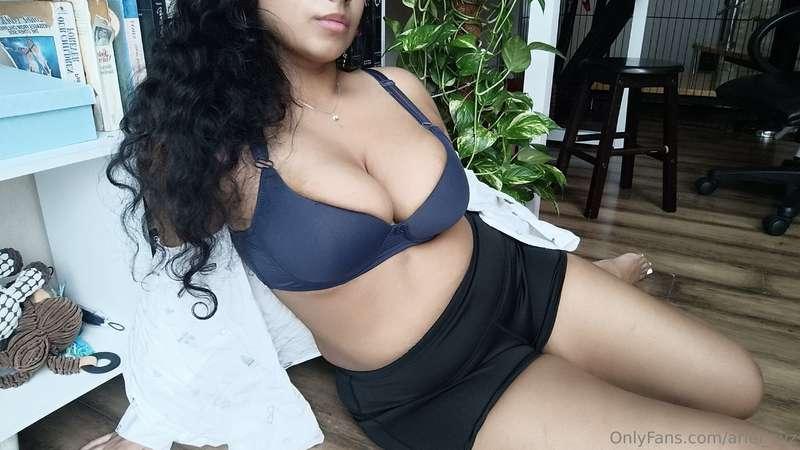 Check your dms for my latest content 😋
