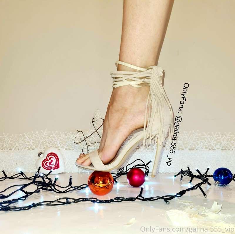 Photos from yesterday’s video – stepping on Christmas balls ..