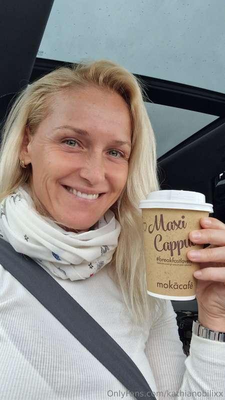 Buon girorno BELLI! 😍😍😍 One an only Italian Cappuccino 😜.