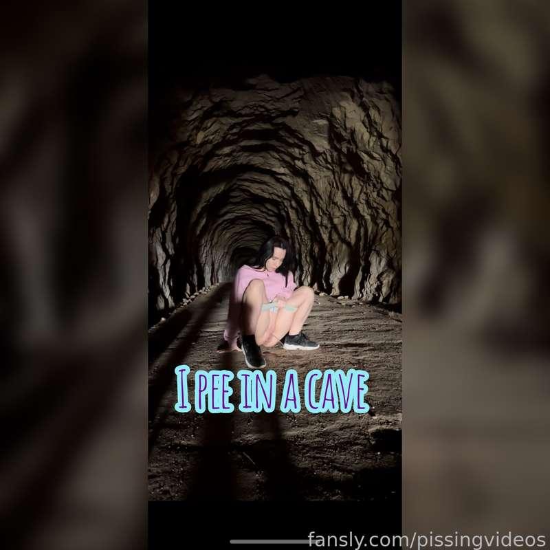 pissingvideos image #0