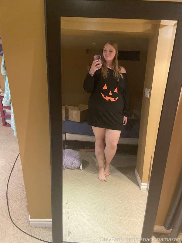 My spooky sweater 😉 🎃 #amazonbooty #pumpkin #tallgirl