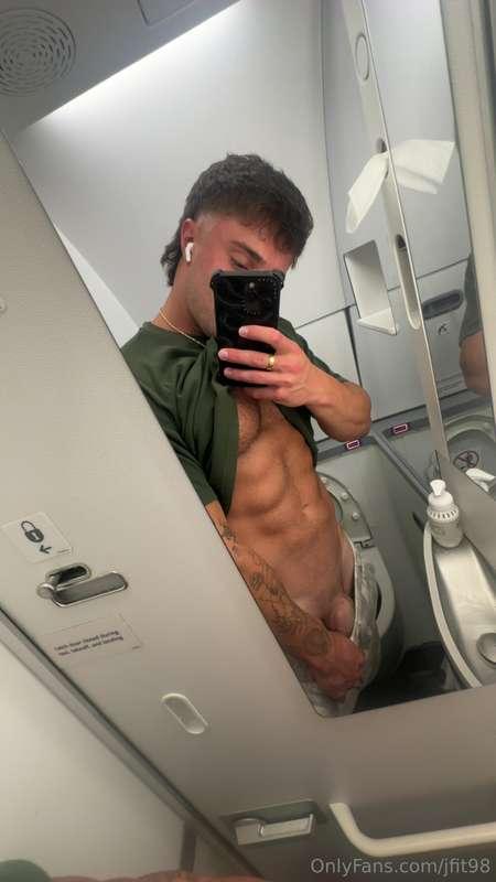 yall ever seen snakes on a plane? 👀
